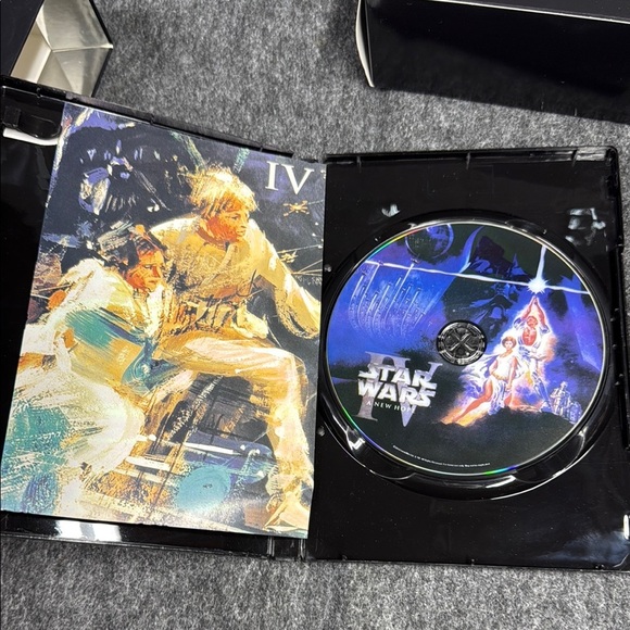 Star Wars Trilogy DVD Set - Silver and Black - Picture 8 of 11